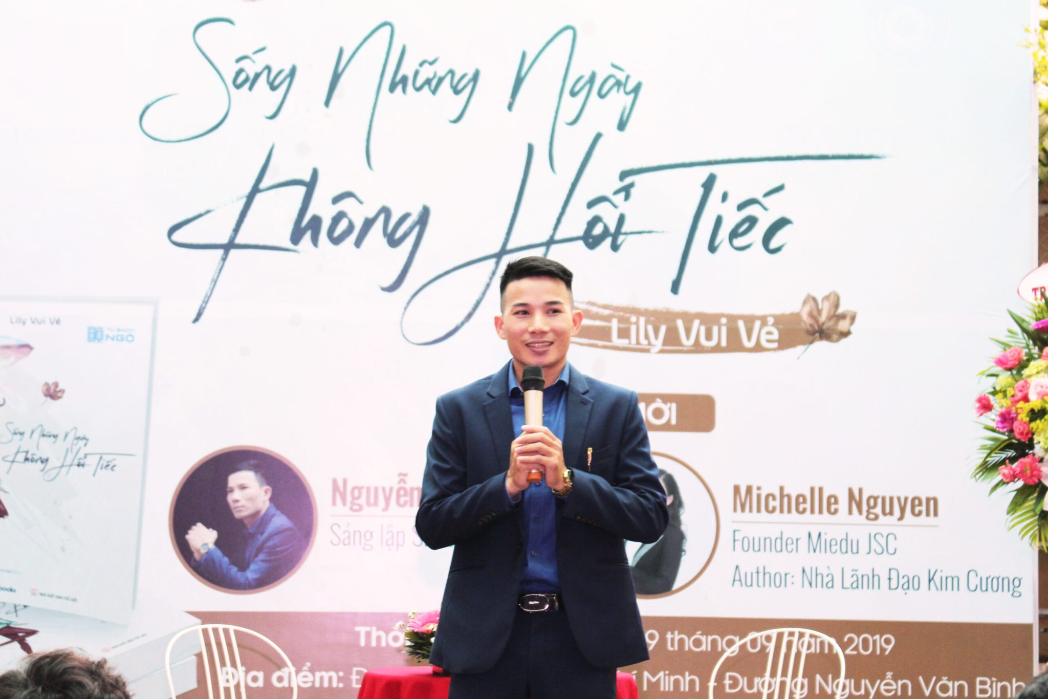 ‘Sống những ngày không hối tiếc’ – cuốn sách gửi đến các đóa hồng